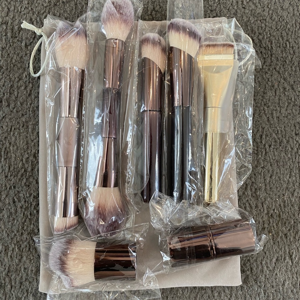 NWOT Makeup Brush Set